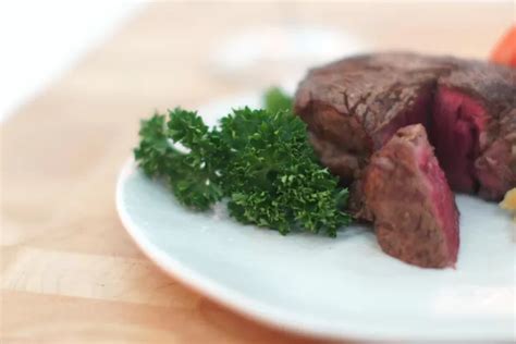 Kenali Jenis Makanan Penyebab Bau Badan Salah Satunya Daging Merah