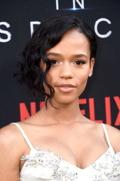 Taylor Russell (Lost in Space - Netflix) : r/Celebs