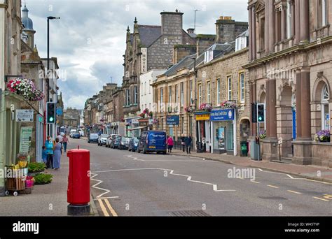 Forres Moray Scotland Looking Down The High Street To Shops Stock Photo