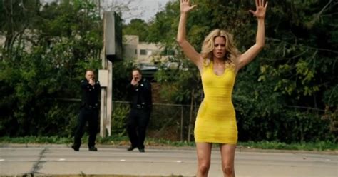 Elizabeth Banks Gets Wild In New ‘walk Of Shame’ Trailer Ny Daily News