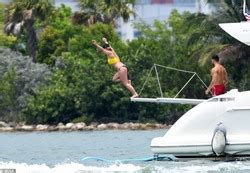 SWIMWEAR Britney Spears In A Bikini On A Yacht In Miami 6 8 19 MQ Phun Org Forum