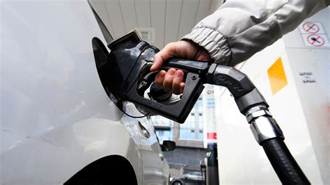 Metro Vancouver gas prices expected to drop to a four year low over the