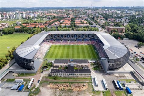 Szalikowcy grożą szefom Górnika Zabrze A ci udają że pada deszcz