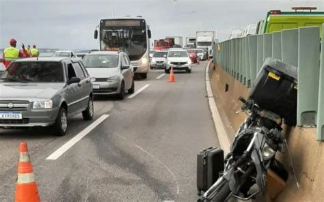 Acidente Causa Engarrafamento Na Ponte Sentido Niter I Folha Do Leste