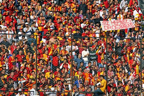 Galatasaray Taraftar Istifa Et Dedi Galatasaray