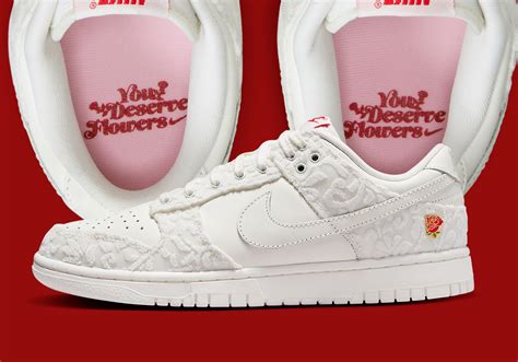 buy  nike dunk   deserve flowers sneakernewscom