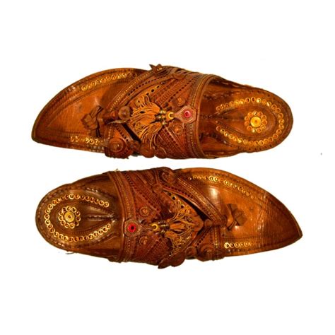 Buy Intricate Designed Men S Kolhapuri Chappal With Pointed Edge Swarajyam