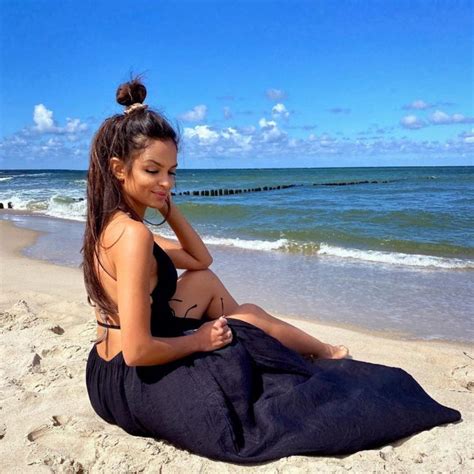 Klaudia El Dursi Wi Tuje Ostatni Dzie Wakacji W Saint Tropez W Szyde Kowym Bikini Fani Maj Do