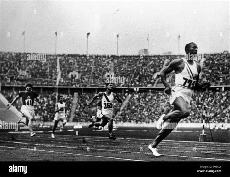 Jesse owens 1936 olympics hi-res stock photography and images - Alamy