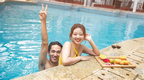 Character Summer Love Outdoor Pool Couple Bikini Valentines Day Swimwear Powerpoint Background