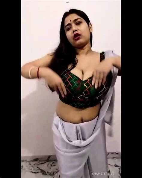 Hot Bhabi Kolkata Strip Chat Model With Face Boobs In Banana