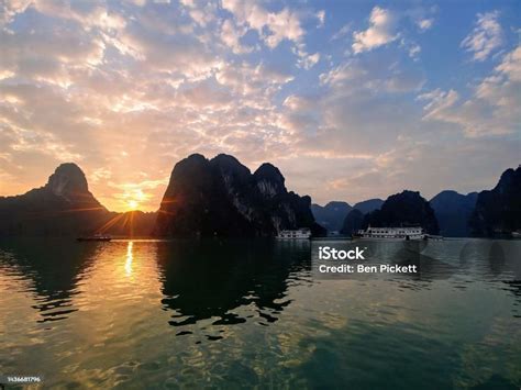 Sunrise In Ha Long Bay Stock Photo - Download Image Now - Hạ Long Bay ...