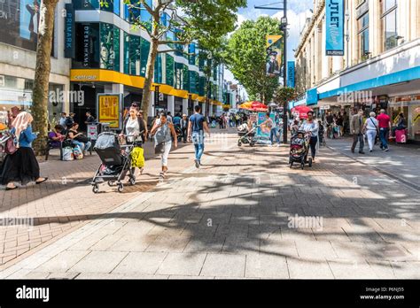 Busy Town Centre Croydon London United Kingdom Stock Photo Alamy
