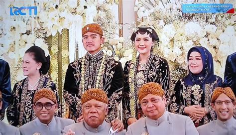 Ganti Busana Kaesang Dan Erina Kenakan Baju Adat Jawa Bludru