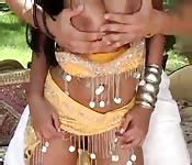 MILF de tetas increíbles juega PORN300