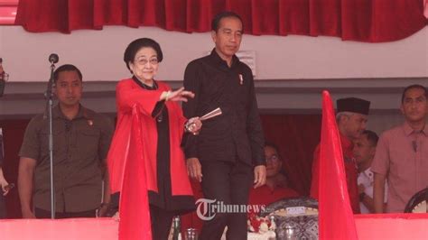 Tak Diakui Anggota PDI P Jokowi Jadi Rebutan Parpol PAN Dan Partai