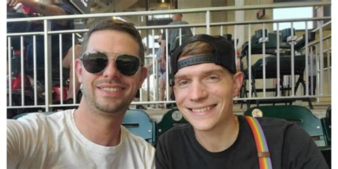 Pareja gay adoptó 2 niños para violarlos y venderlos TVM El Salvador