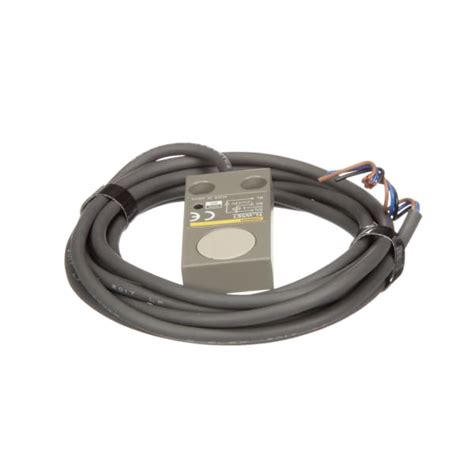 Omron Automation TL W5E1 Inductive Sensor 5 Mm Range Flush NPN