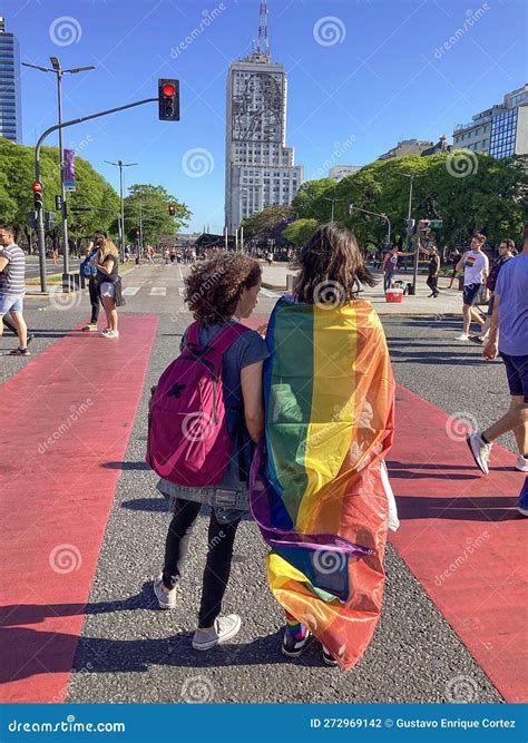 Marcha Del Orgullo Gay En La Avenida De Julio Fotografía editorial Imagen de mano amigos