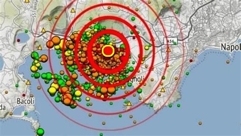 Napoli Trema Di Nuovo Panico Per La Nuova Scossa Di Terremoto Di