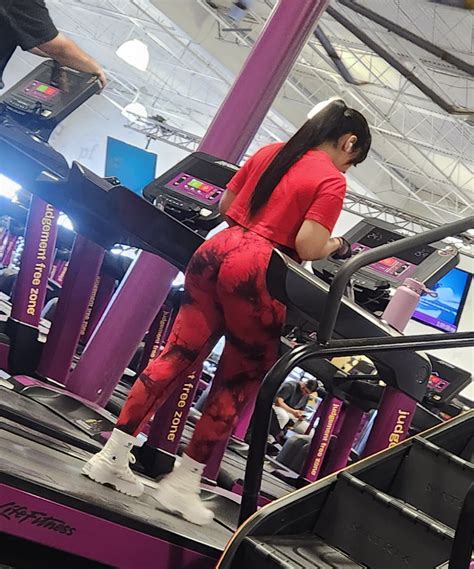 Gym Dumpy 12 Really Cute Latina With A Nice Ass Spandex Leggings Yoga Pants Forum