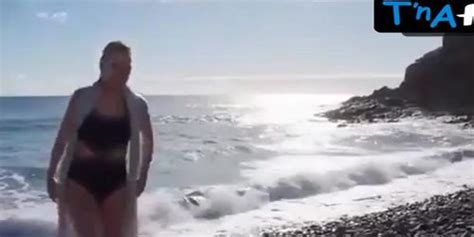 Michele Laroque Lesbian Scene In Salir Del Ropero Tnaflix