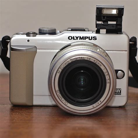 Olympus E Pl1 Camera - Olympus E-PL1 Compact System Camera - White (14-42mm Silver Lens Kit ...