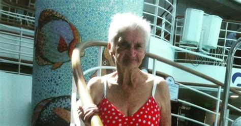 La foto genial de esta dama de 90 años en bikini se hace viral Vamos abuela