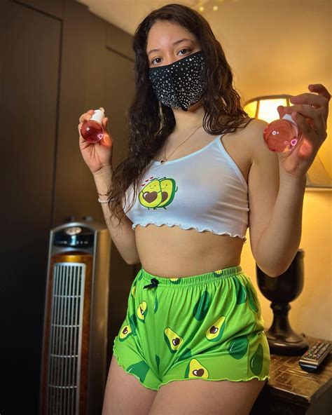 Sarah Sommers | Hello 👋 . . . #usa #newreel #explore #ladies #fakebody