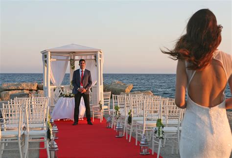 Amathus Beach Wedding Amathus Beach Hotel Wedding In Cyprus The