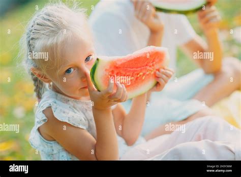 Lustige Kleine Kleinkinder Kinder Bruder Und Schwester Essen