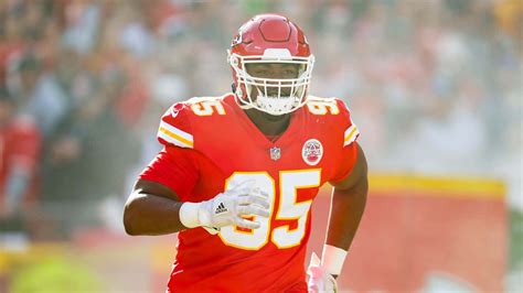 Download Chris Jones American Football Field Wallpaper