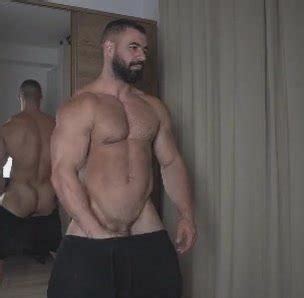 Bearded Musclehunk Naked Tease ThisVid