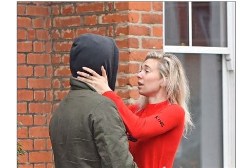 Is Vanessa Kirby Lesbian - Sexuality And Partner