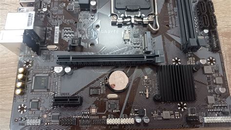 Материнская плата GIGABYTE H610M H V2 DDR4 (LGA1700, mATX) — купить по ...