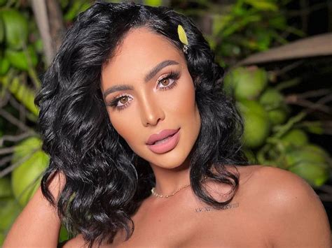 Aline Mineiro revela sobre solteirice e homens casados que vivem dando 