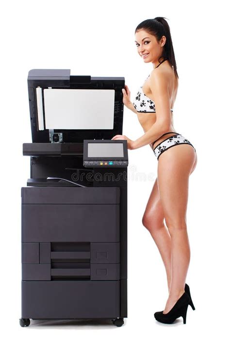 Belle Jeune Femme Sexy Dans Le Bikini Tirant Des Copies Image stock Image du écritures