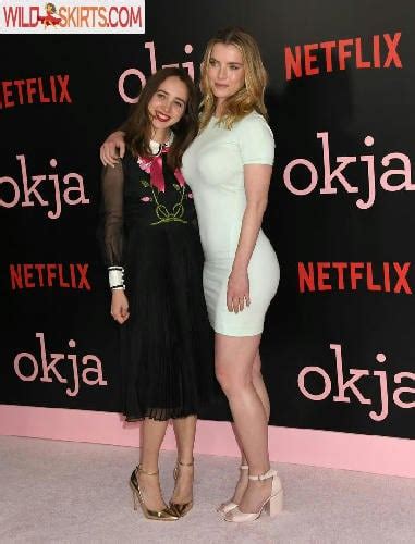 Betty Gilpin Nude Leaked Photo 6