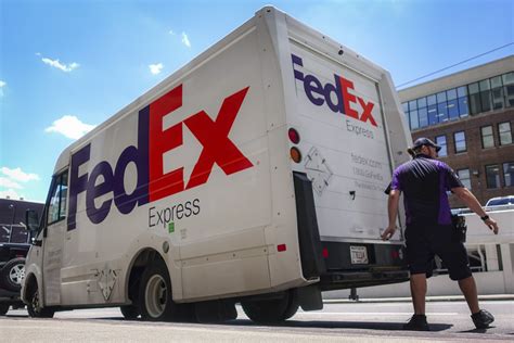 Demand for deliveries pushes FedEx 2Q profit to $1.2 billion | AP News