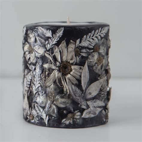 Ароматическая свеча с декором из натуральных сухоцветов