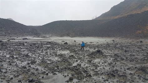 Volc N Turrialba Lanz Piedras De Un Metro La Naci N