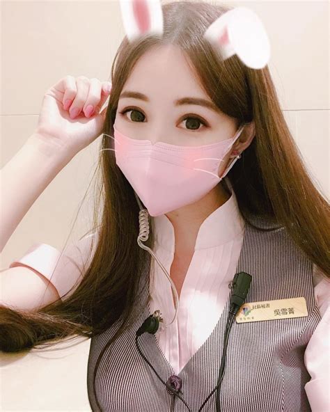 Đang được khen xinh khi đăng ảnh đeo khẩu trang nàng hot girl bất ngờ trưng ra gương mặt thật