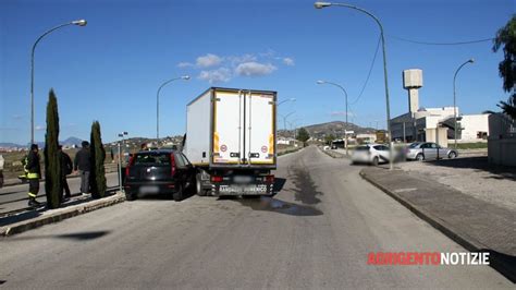 Incidente Tra Camion E Auto Nella Zona Asi Un Ferito