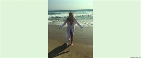 Elizabeth Olsen Nude Pics Page 1