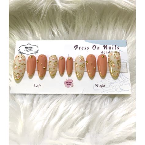 Vẽ hoa nổi nền màu nude đính bi móng giả giao hỏa tốc nuna Nailbox móng tay giả thiết kế thủ