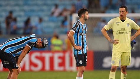 Grêmio perde em casa para o Huachipato e fica em situação difícil na