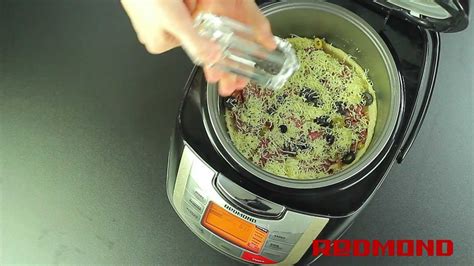 Мультиварка REDMOND RMC-M4502 Пицца салями - YouTube