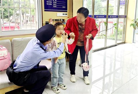 萌娃迷路大哭，民警变身“奶爸”暖心哄娃 新闻频道 和讯网