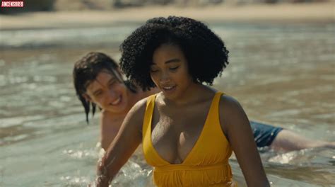 Naked Amandla Stenberg In Everything Everything