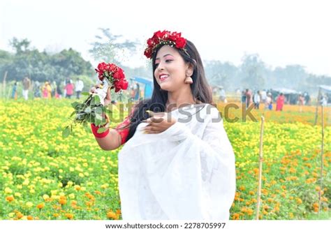 Beautiful Hot Sexy Indian Model Saree Stock Photo 2278705997 Shutterstock